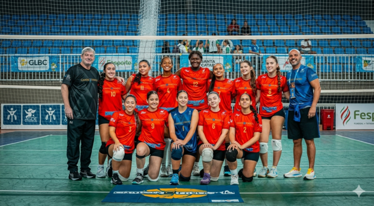 Lutamos até o fim… infelizmente a vitória não veio, mas nossas meninas estão de parabéns! Que entrega, raça e força de vontade dentro de quadra!
O esporte é feito de desafios, aprendizados e superação. Agora é hora de levantar a cabeça, pensar nos próximos jogos e seguir juntas, sem nunca perder a maior essência desse grupo: a alegria de jogar e representar com o coração! ❤️🏐✨